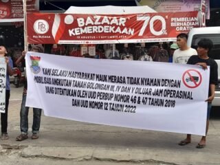 Karang Taruna Mauk Gelar Aksi Tolakan Truk Tanah